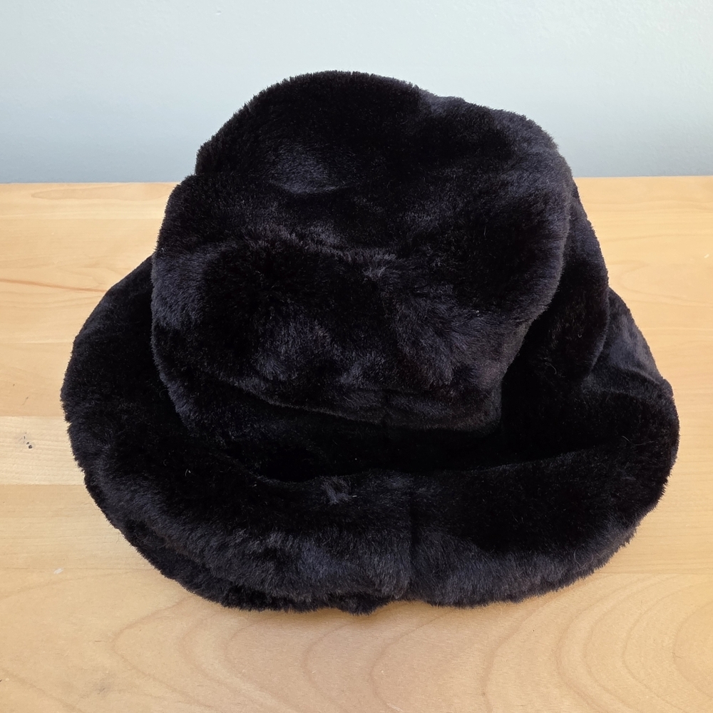 NECKWORKS | Black Fluffy Fur Bucket Hat